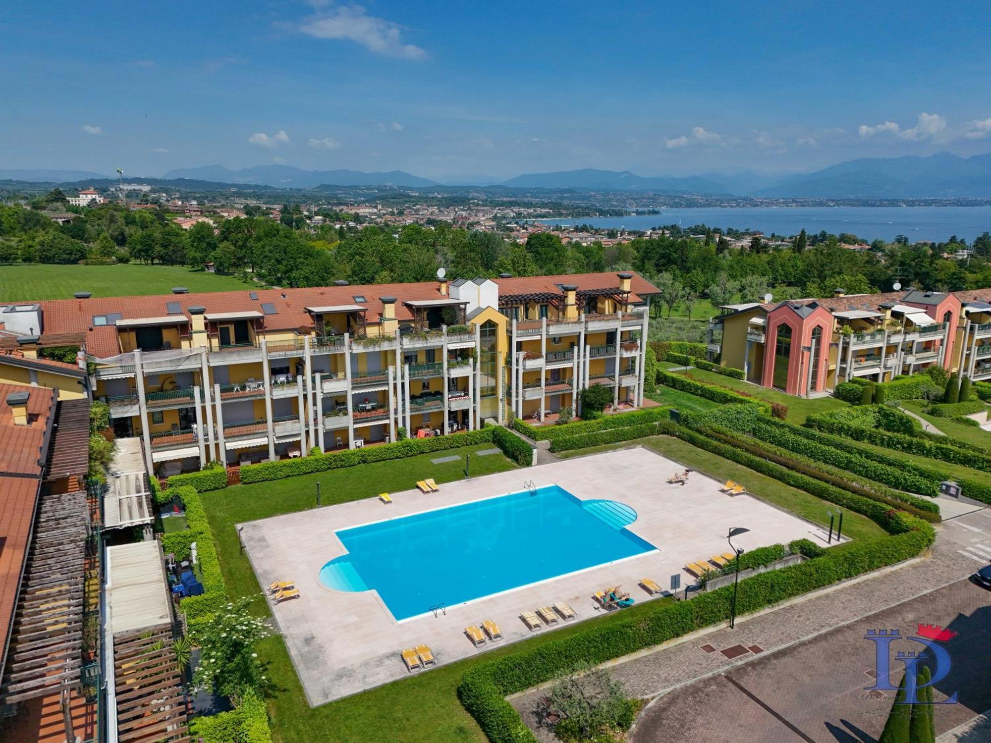 Desenzanoloft Official Partner Marriott Homes & Villas - Paradise Lake View In A 5 Pools Exclusive Residence Desenzano del Garda Bagian luar foto