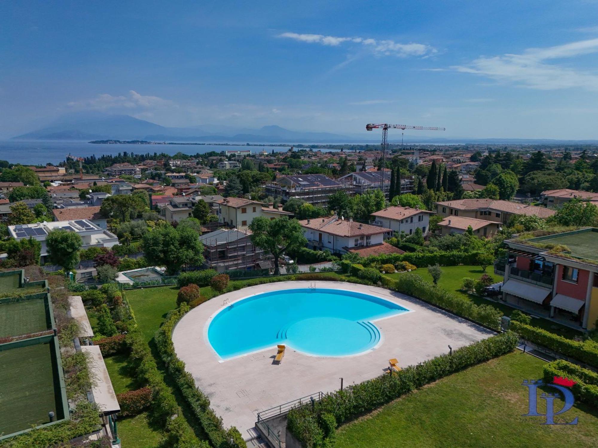 Desenzanoloft Official Partner Marriott Homes & Villas - Paradise Lake View In A 5 Pools Exclusive Residence Desenzano del Garda Bagian luar foto