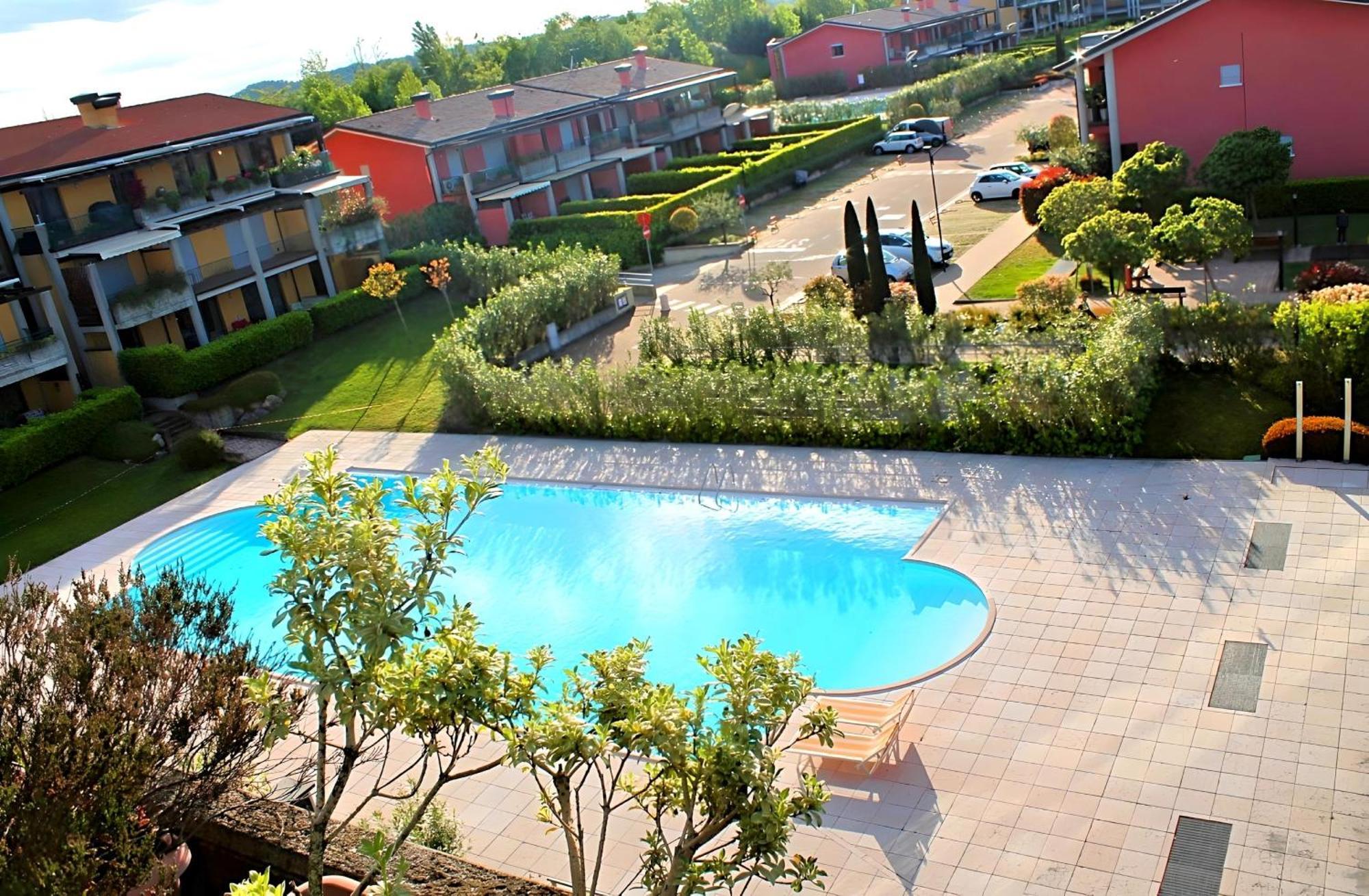 Desenzanoloft Official Partner Marriott Homes & Villas - Paradise Lake View In A 5 Pools Exclusive Residence Desenzano del Garda Bagian luar foto