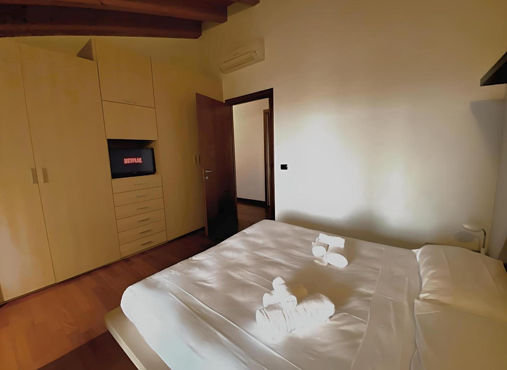 Desenzanoloft Official Partner Marriott Homes & Villas - Paradise Lake View In A 5 Pools Exclusive Residence Desenzano del Garda Bagian luar foto